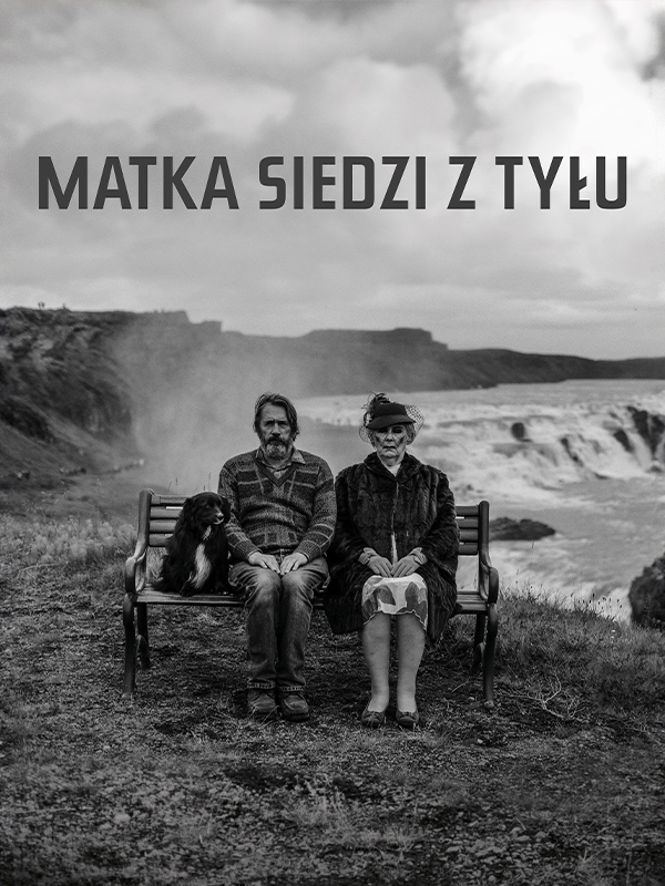 Matka siedzi z tyłu